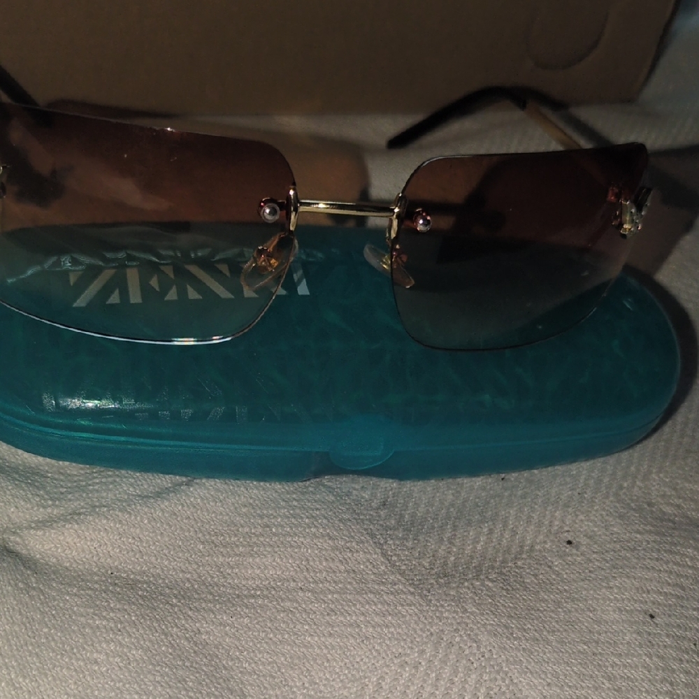 Stylish Gold and Brown Sunglasses